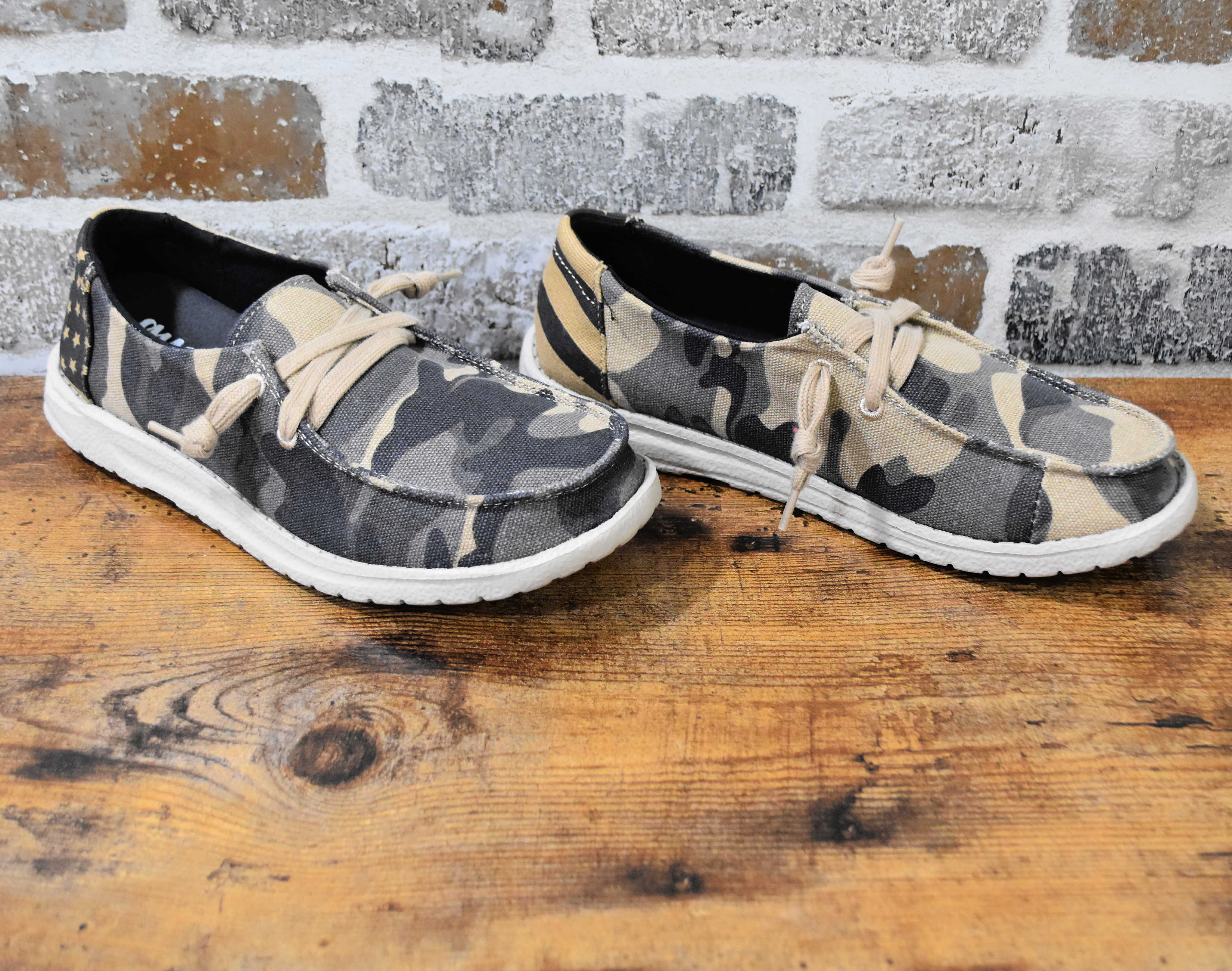 Very G Gypsy Jazz Camo Cadence Fashion Sneakers