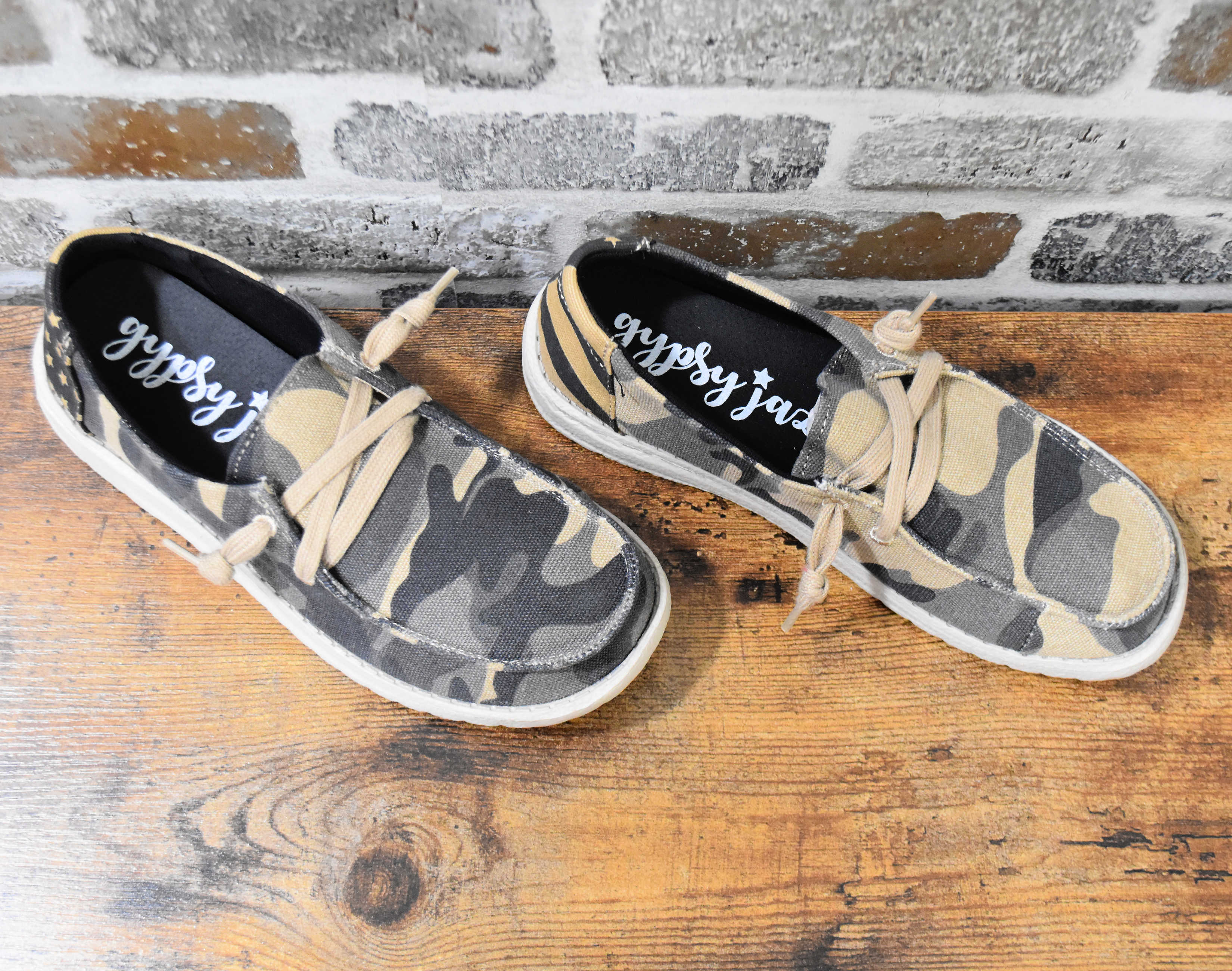 Very G Gypsy Jazz Camo Cadence Fashion Sneakers