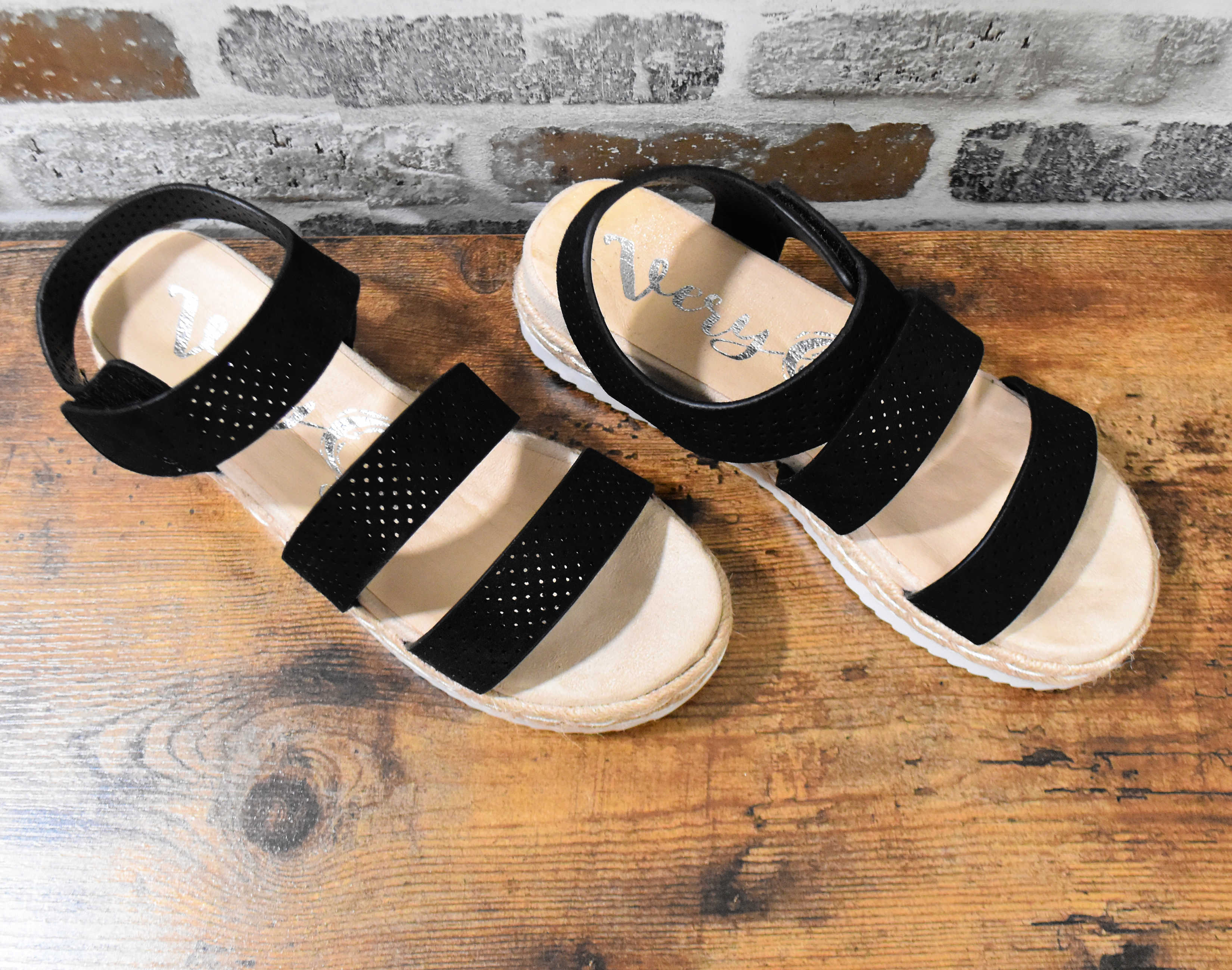 Very G Black Club Sandals