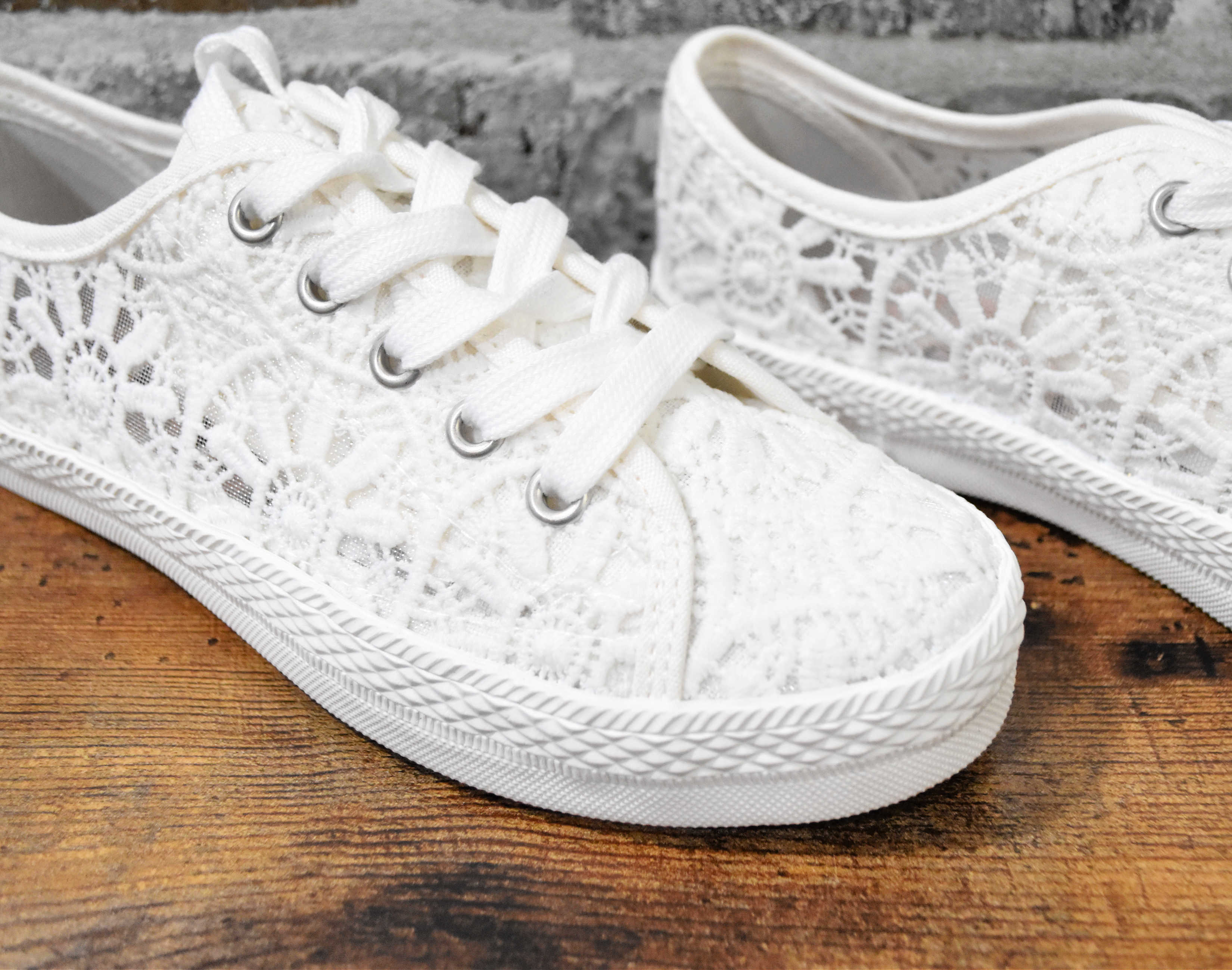 Very G Flirty White Fashion Sneaker