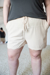 Off On a Picnic Scalloped Shorts