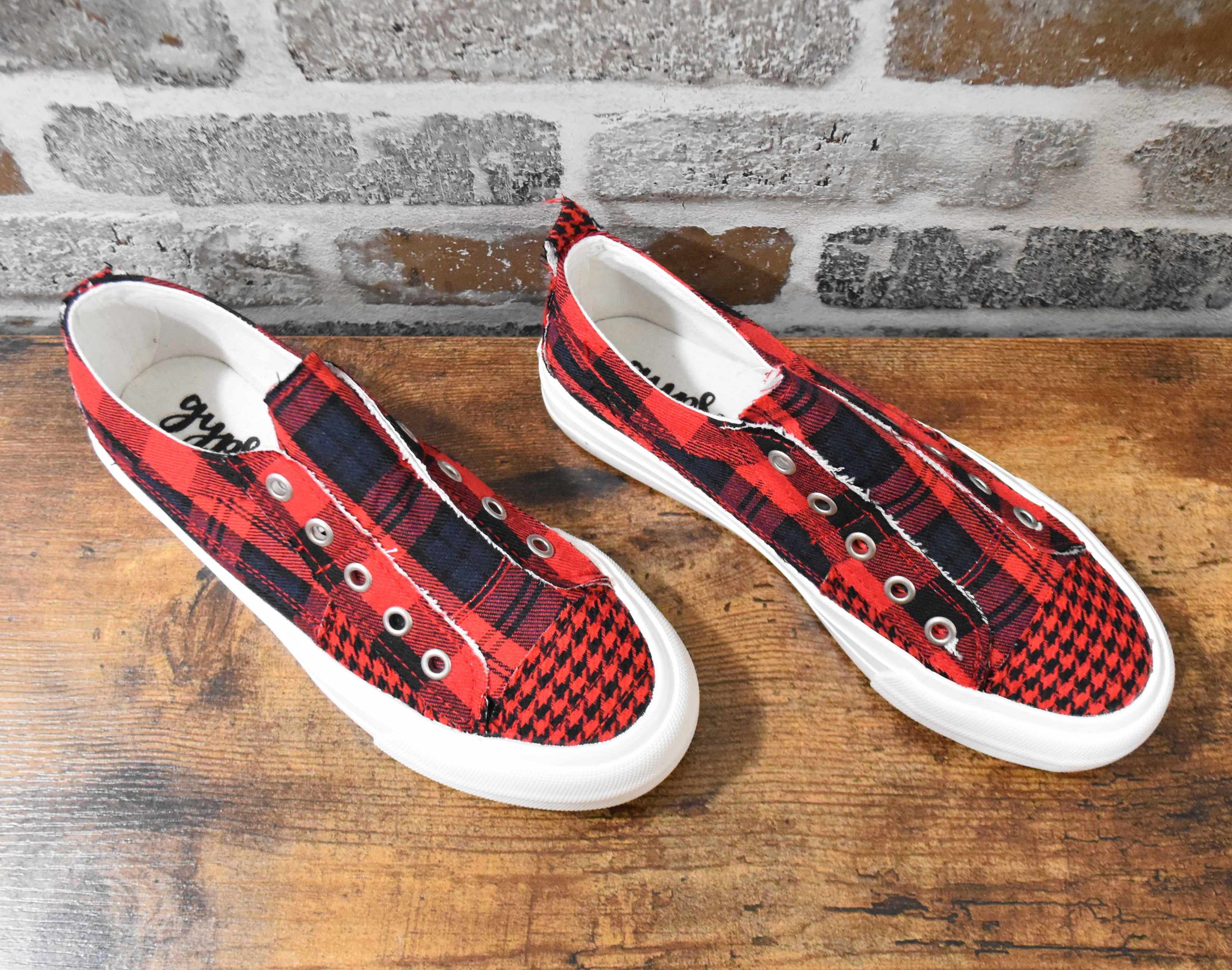 Very G Gypsy Jazz Red And Black Mix Fashion Sneakers