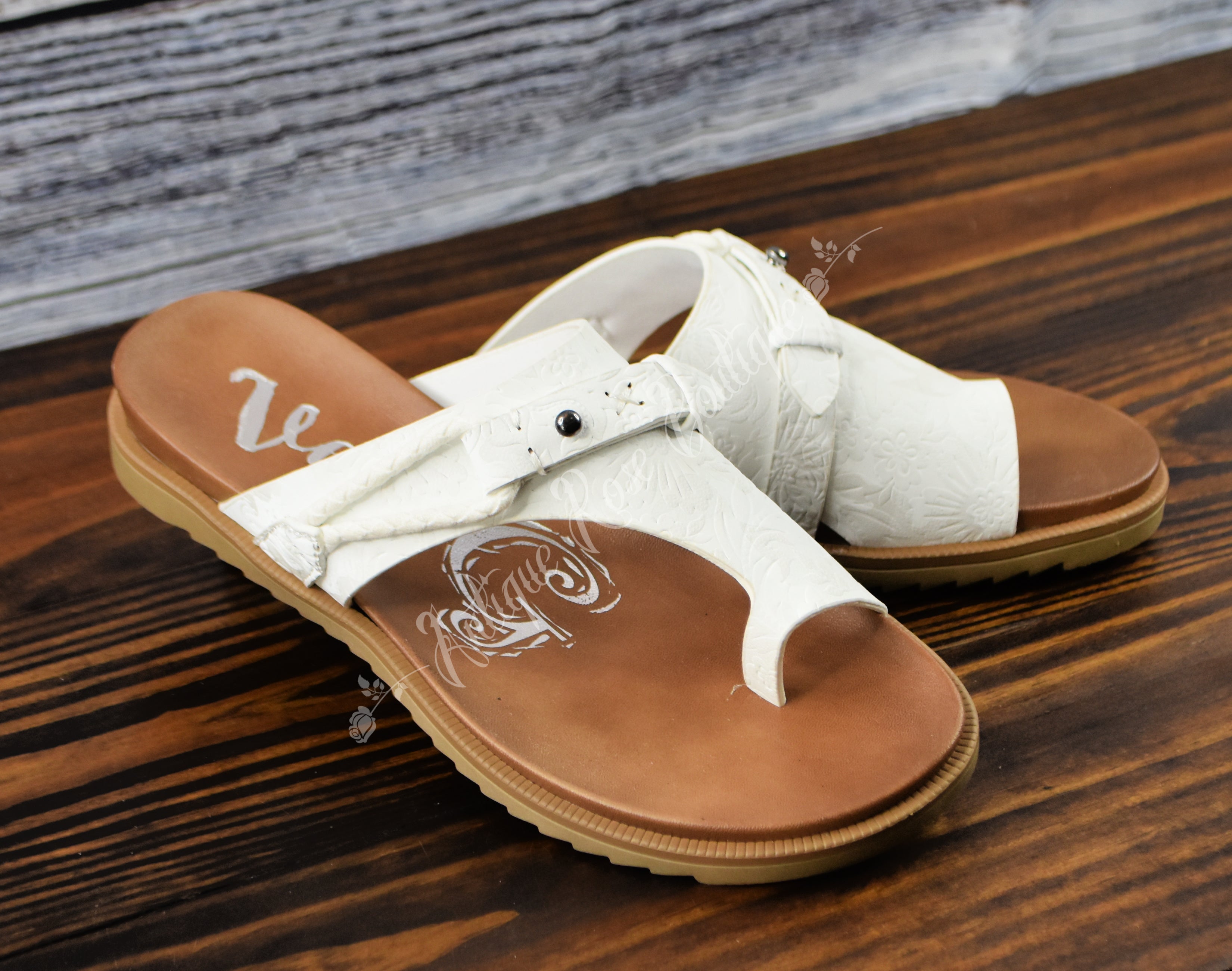 Very G White Carina Tooled Sandals